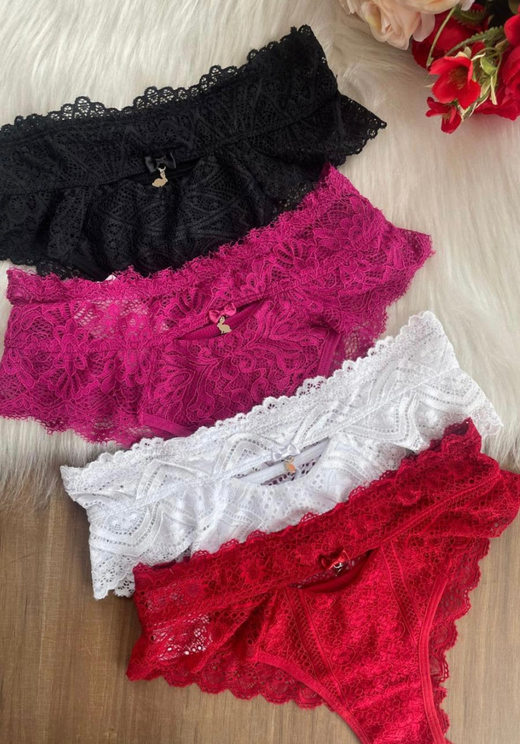 🇧🇷Calcinha Dora toda em Renda